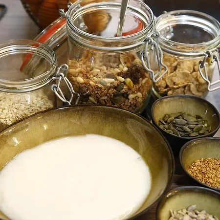 לינה וארוחת בוקר Au Monty